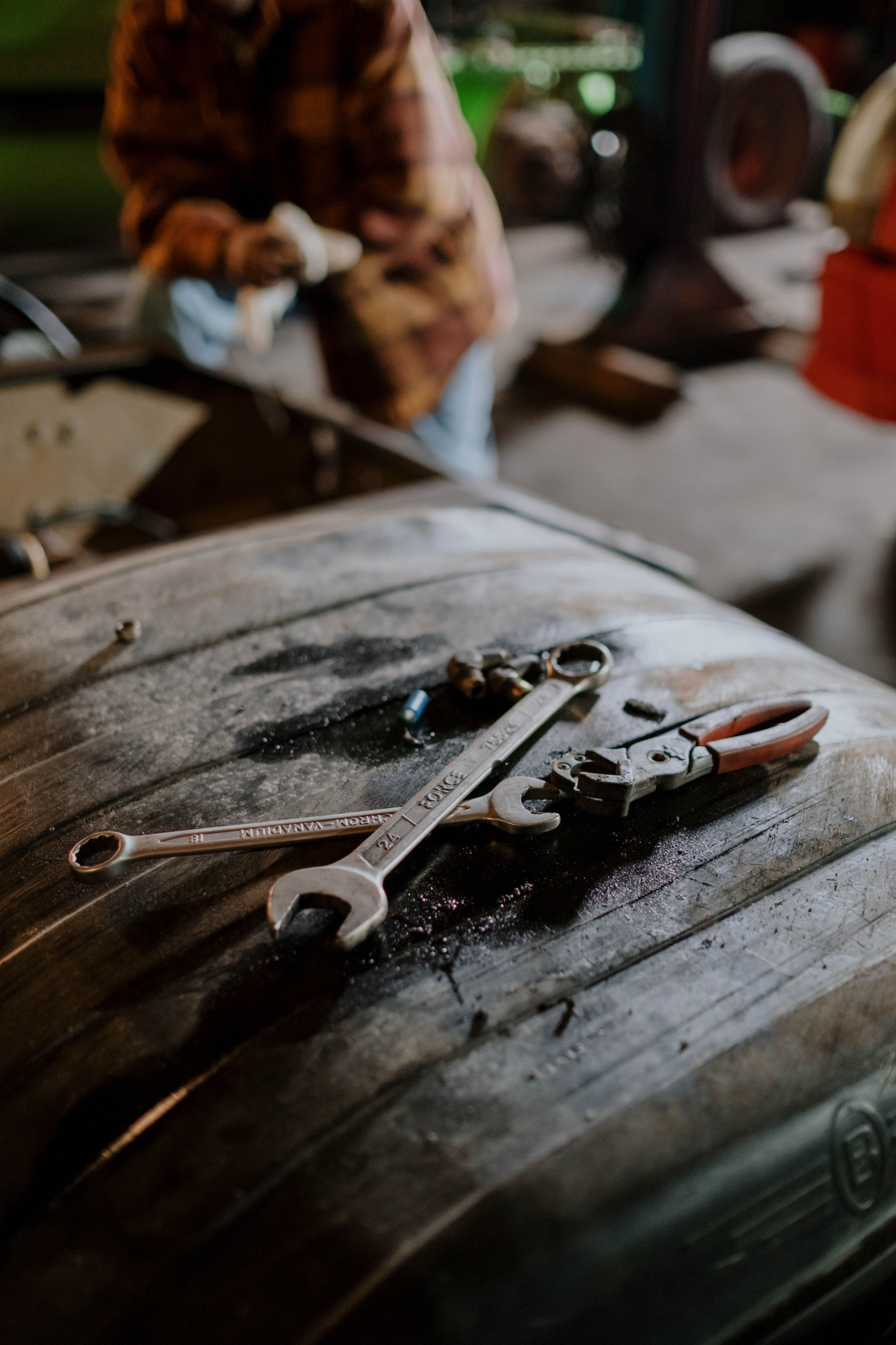 Running a Bilingual Auto Repair Shop: Spanish Estimates for Customers, English for Fleets and Insurers